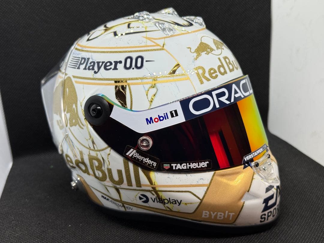 1/2ヘルメット レッドブル M.フェルスタッペン 2024 チャンピオン仕様