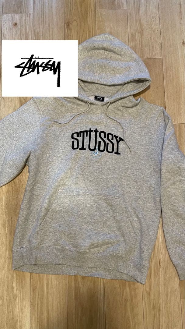 ✨STÜSSY✨グレー フード付きパーカー　速達❗️