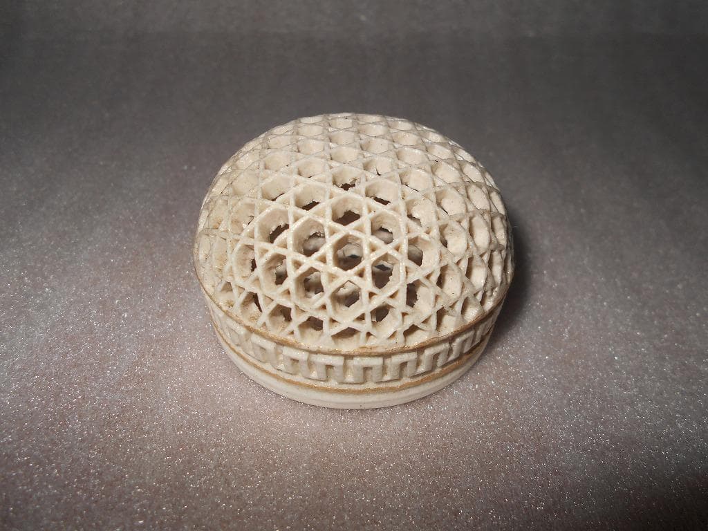 薩摩焼　透かし彫り　象双耳　金彩　香炉　茶道具