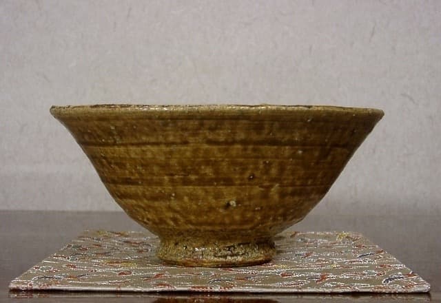 三朝焼　森田無想作　在銘　伊羅保　茶碗　無傷　保証　桐箱新調。