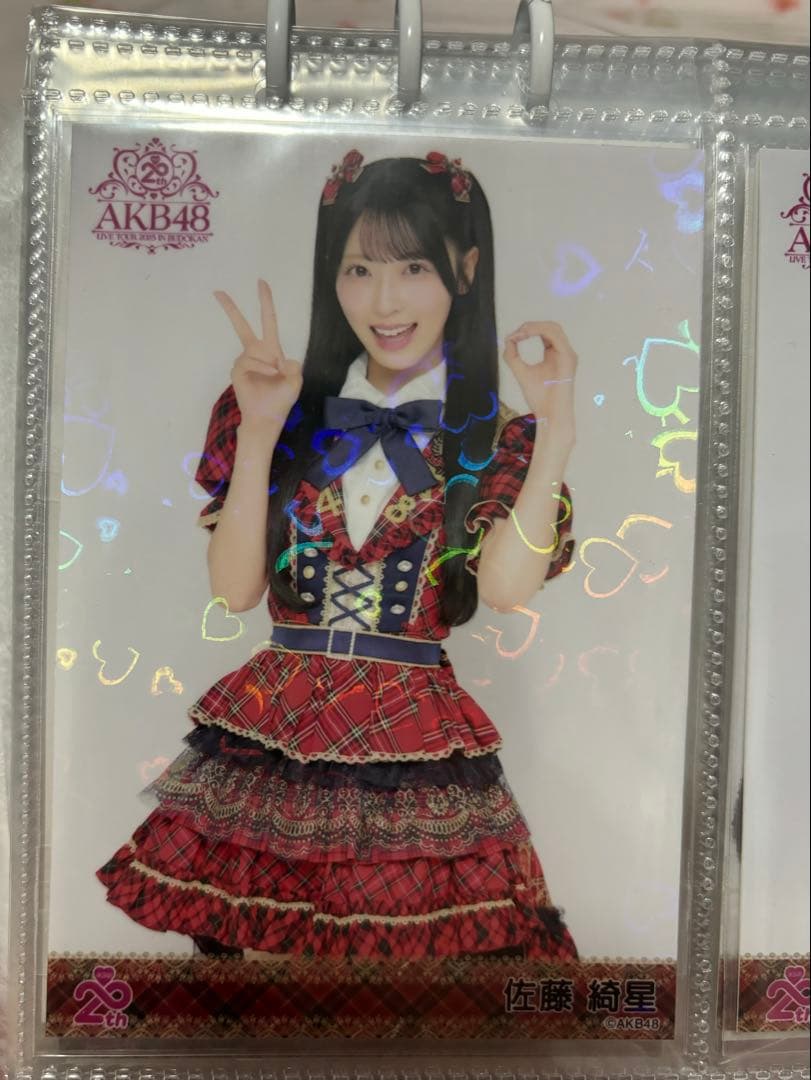 佐藤綺星 赤チェック AKB48 20周年記念 生写真 ホログラム 武道館