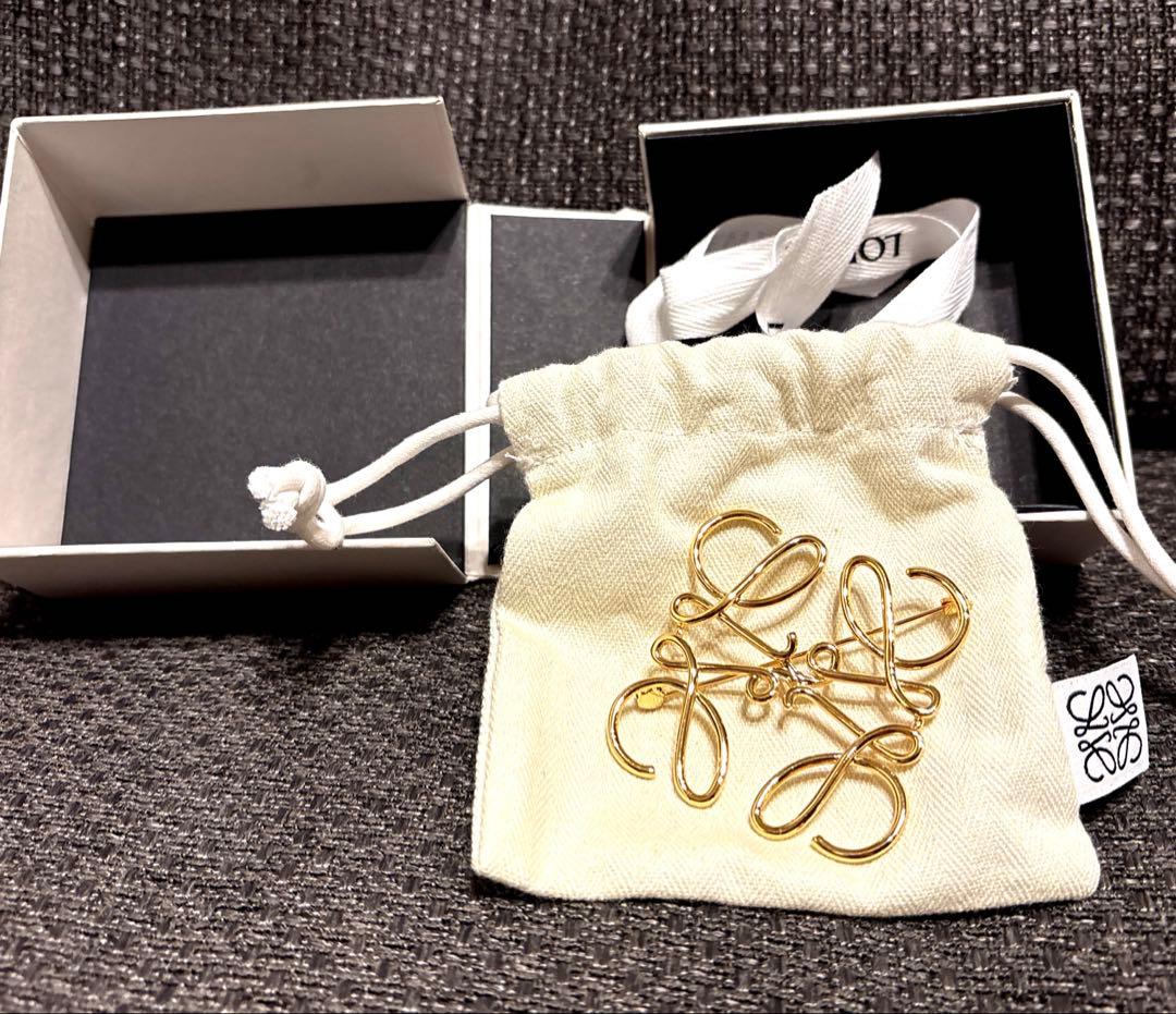 LOEWE アナグラム ブローチ ゴールド ロエベ シャネル