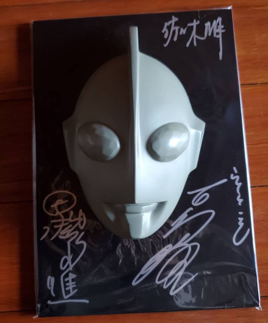 s*3様 M1号　ウルトラマン　1/2 マスク　グレーカラー　サイン入りベース付