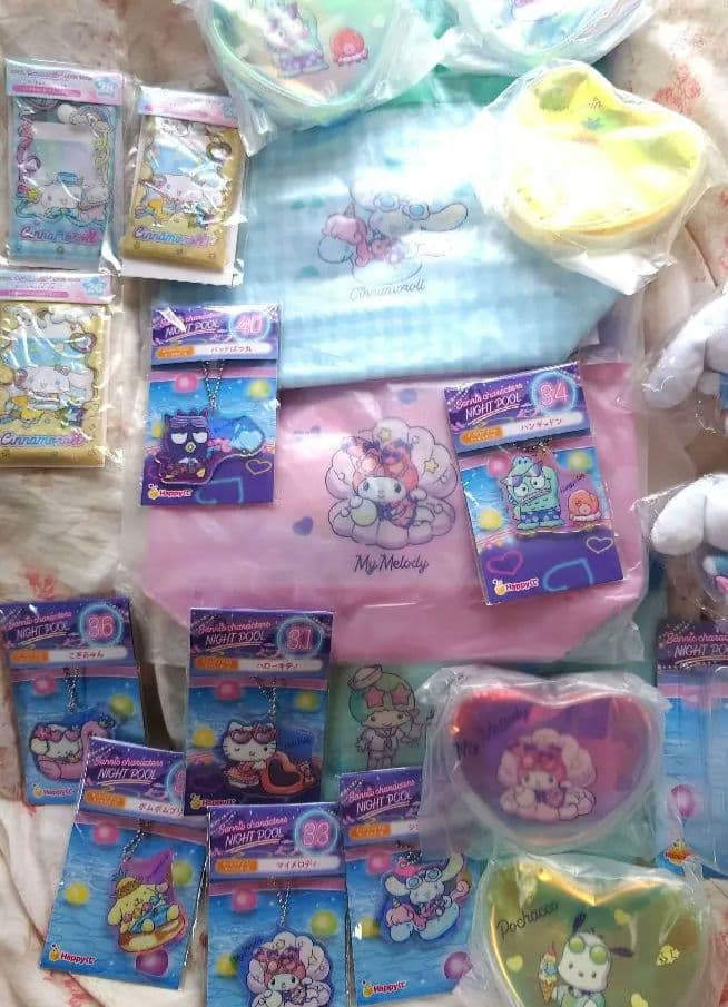 サンリオくじセット　ぬいぐるみ　チャーム他
