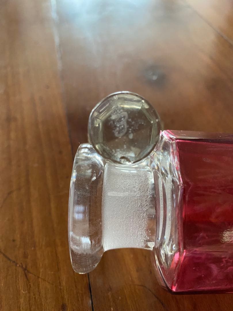 フランス　アンティークの香水瓶　オールドバカラ？