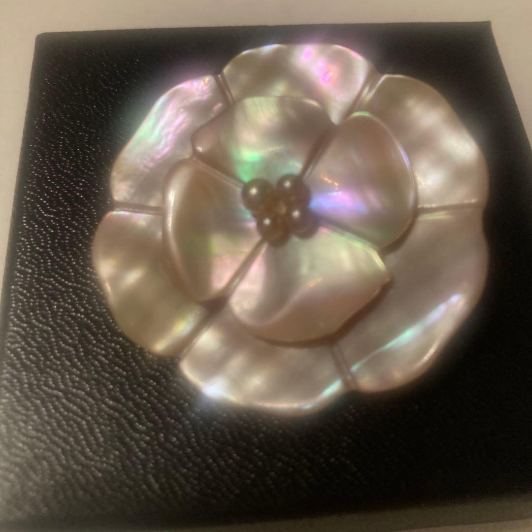 CHANEL カメリア　シェルブローチ