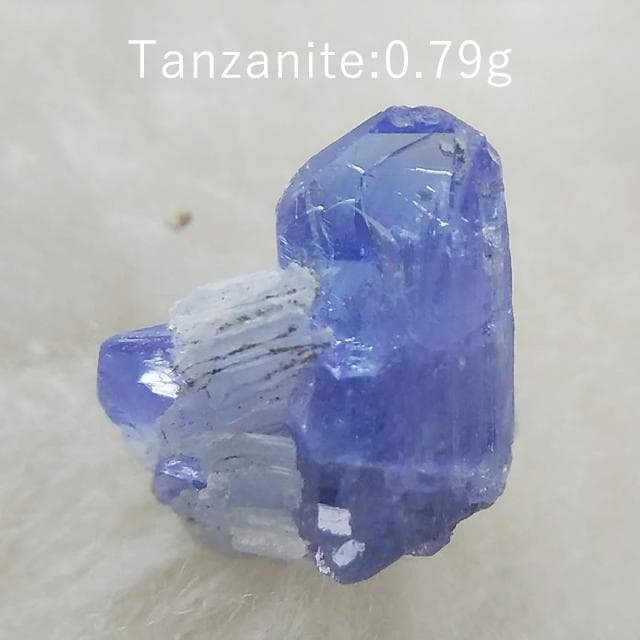 0.79g　タンザナイト　母岩付き　鉱物標本