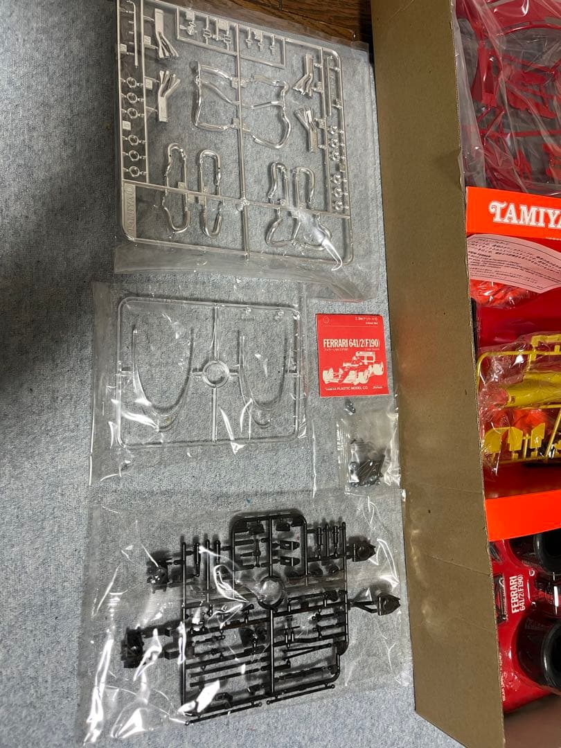 タミヤ　フェラーリ 641/2 (F190) 1/12スケール　未組み立て品