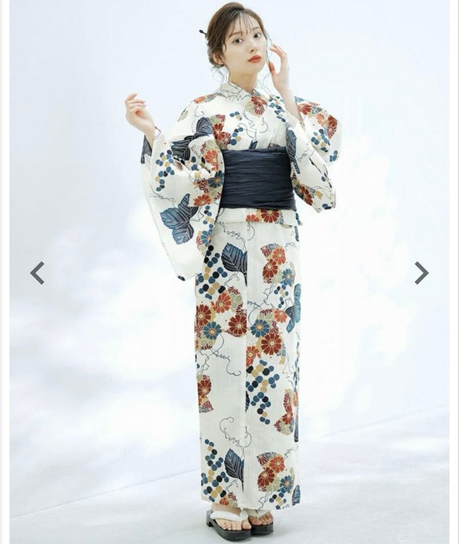 Dita 花柄浴衣・帯セット（白地・紺帯）