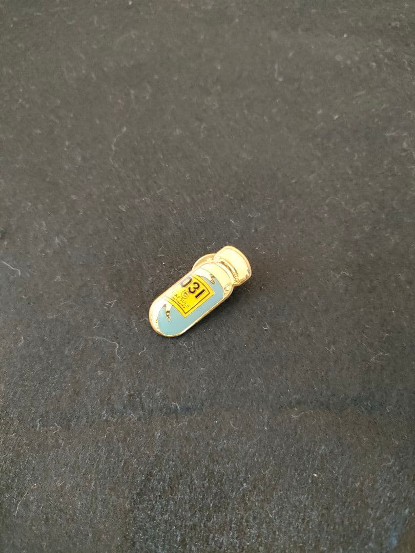 希少 ホイポイカプセル カプセルコーポレーション ドラゴンボール ピンバッジ