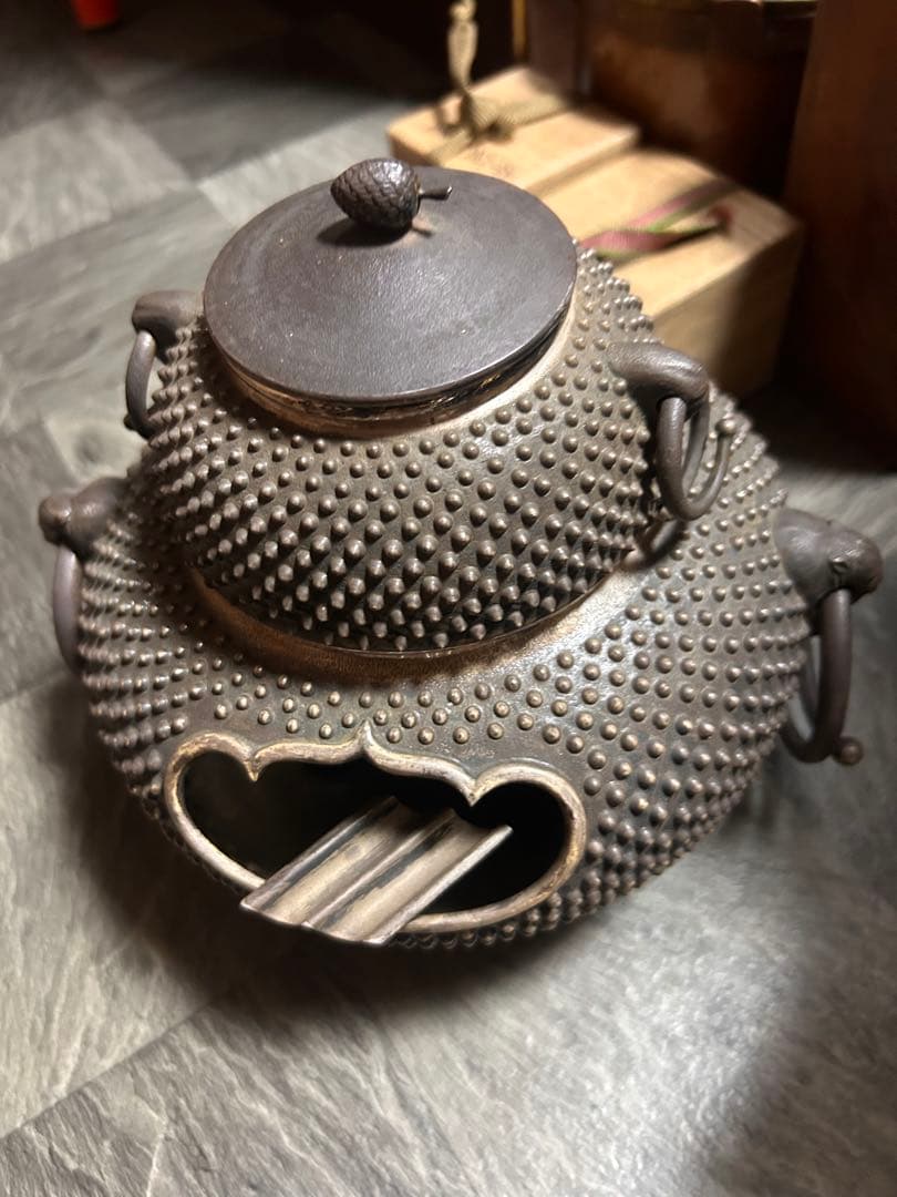 銀製 丸型茶釜 突起模様