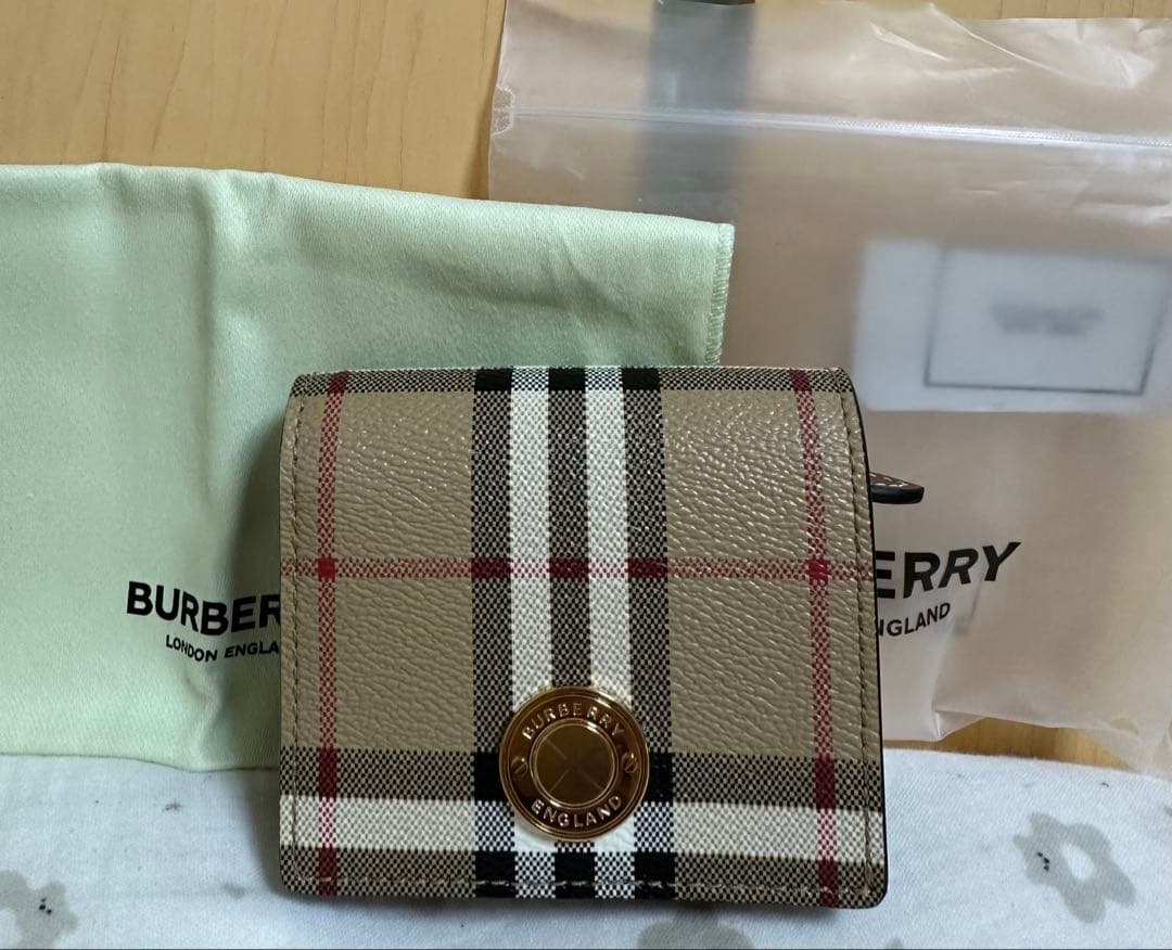 【新品未使用】BURBERRY 二つ折り財布 ベージュ チェック柄