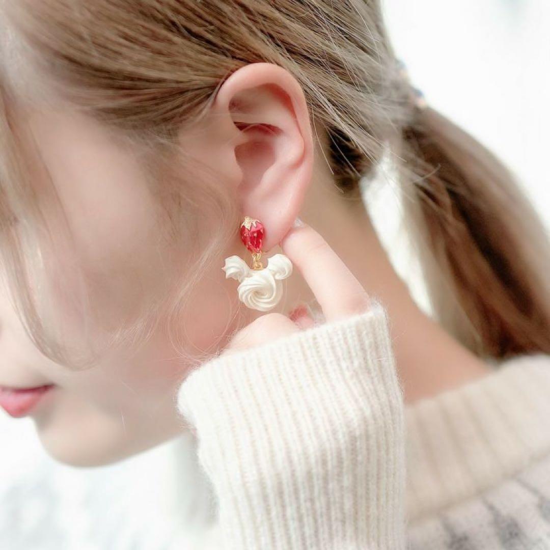 【Q-pot. ×Disney】ミッキー ストロベリーホイップ クリーム ピアス