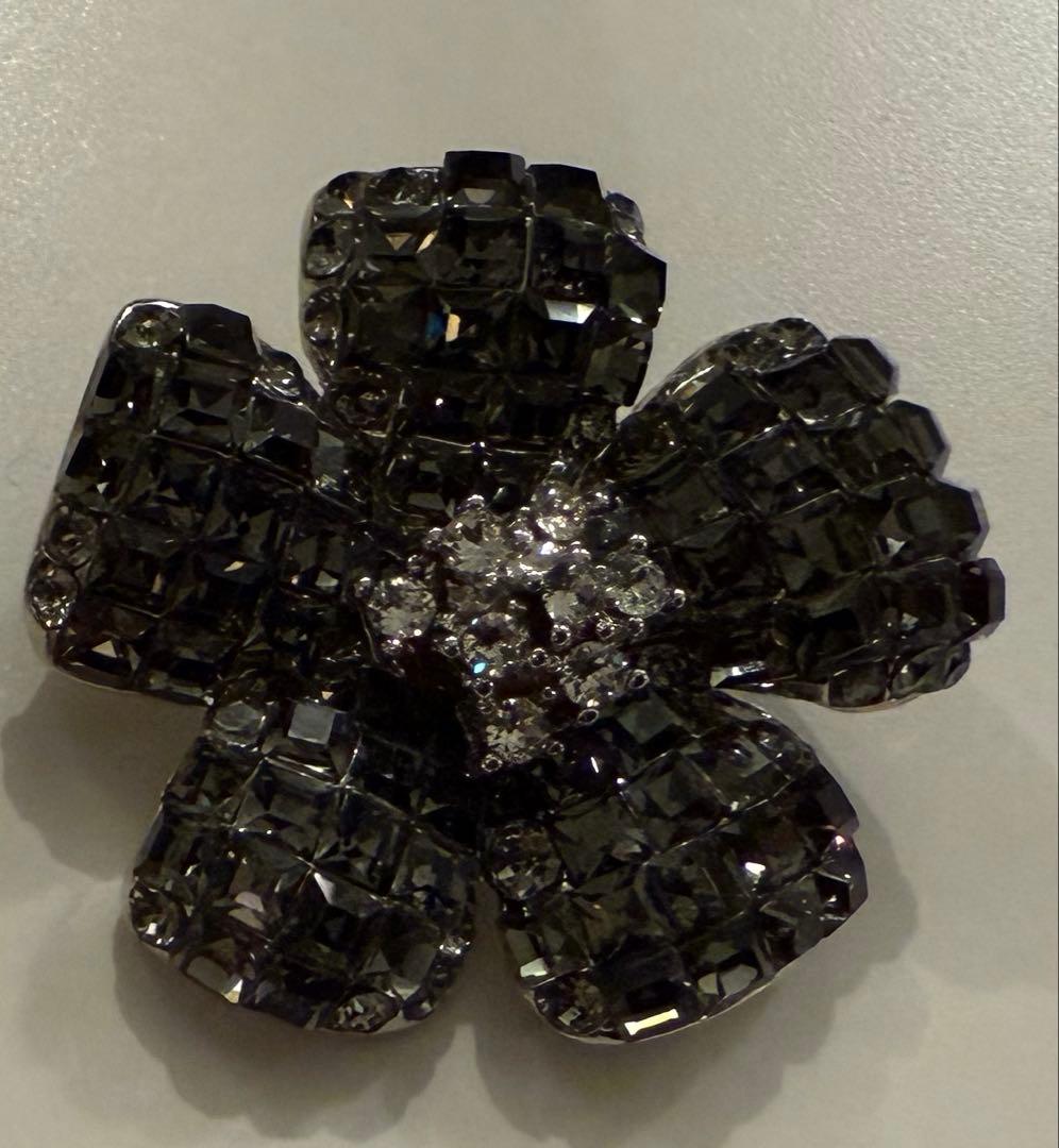 Foxey Fleurブローチ　グレー