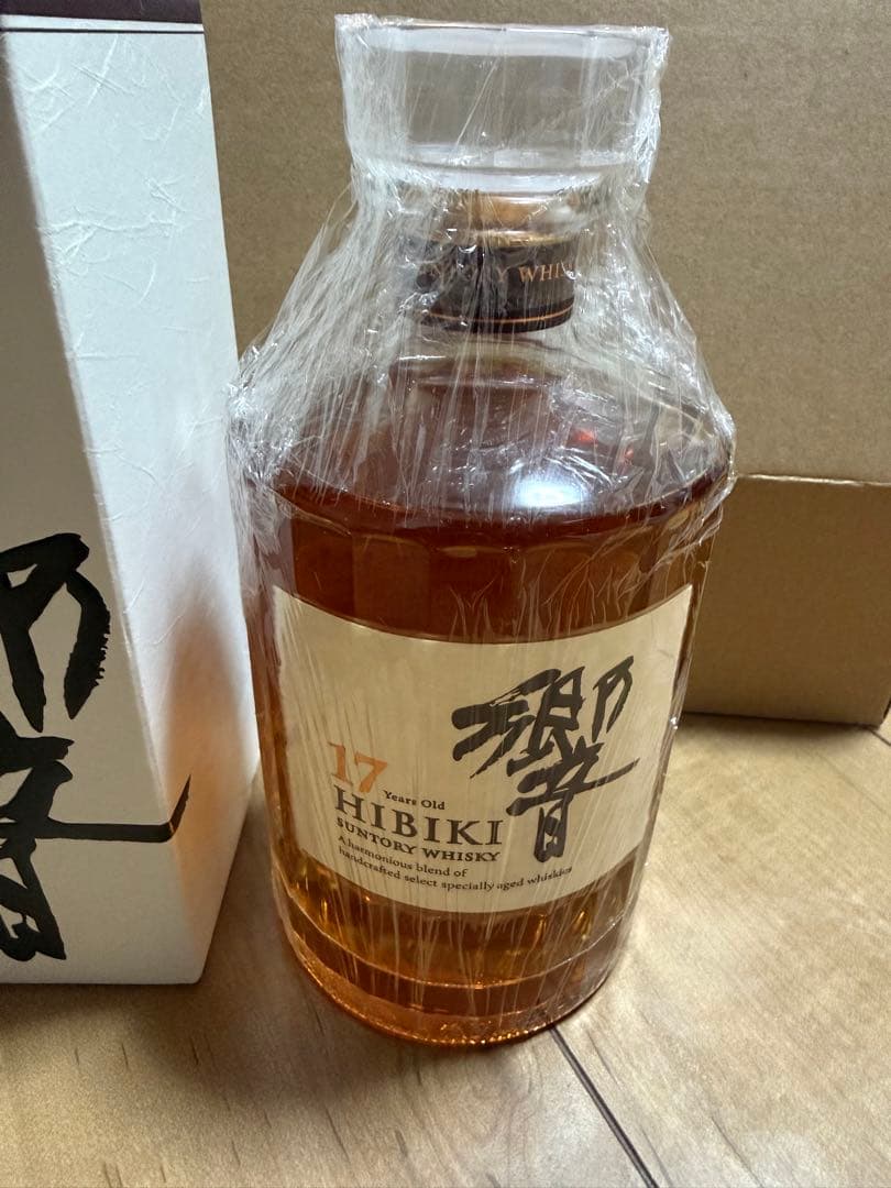サントリー 響 17年 ウイスキー　700ml 箱付き