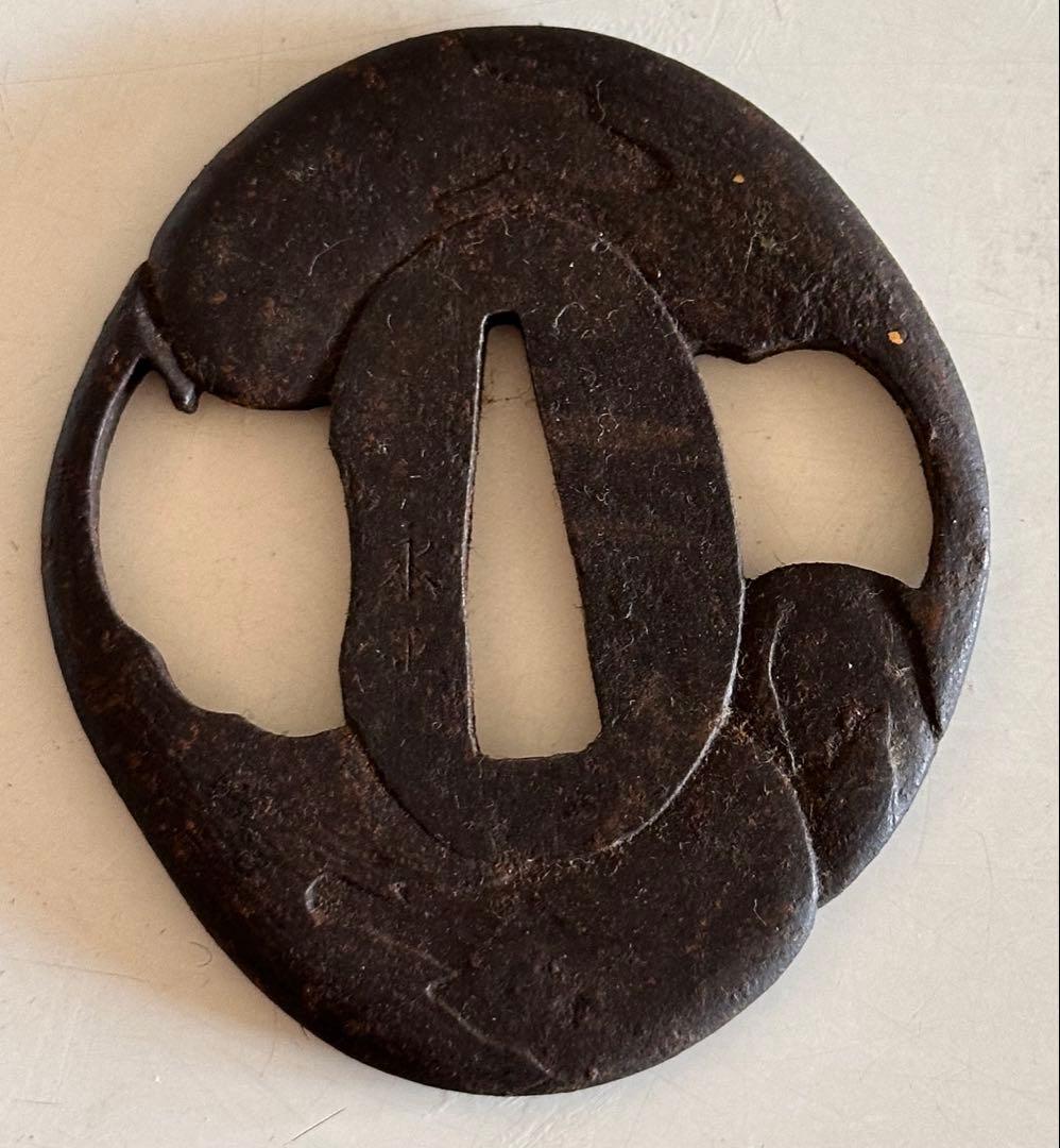 古鉄製　茄子図透鐔 【永正】銘　直径6.4*5.7cm 重さ59g 25102