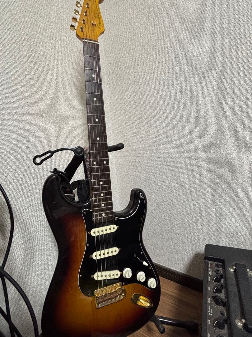 Fender japan Stratocasterストラトキャスターサンバースト