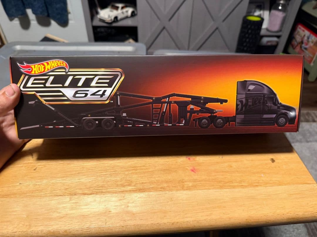 ホットウィール エリート 64 フレイトライナー カスケディア