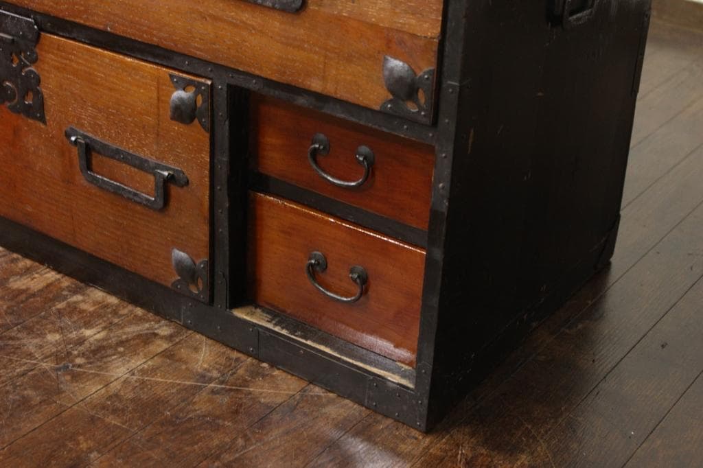 栗の木 使いこまれた風合いが良い時代箪笥 収納/古家具/明治/チェスト/和家具