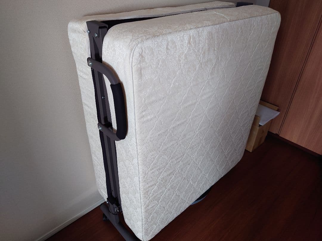 s*h様 最終価格☆美品☆送料込・折りたたみ電動リクライニングベッド