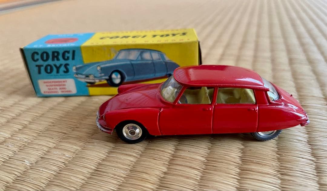 コーギー　シトロエン　Corgi Toys Citroen D.S. 19