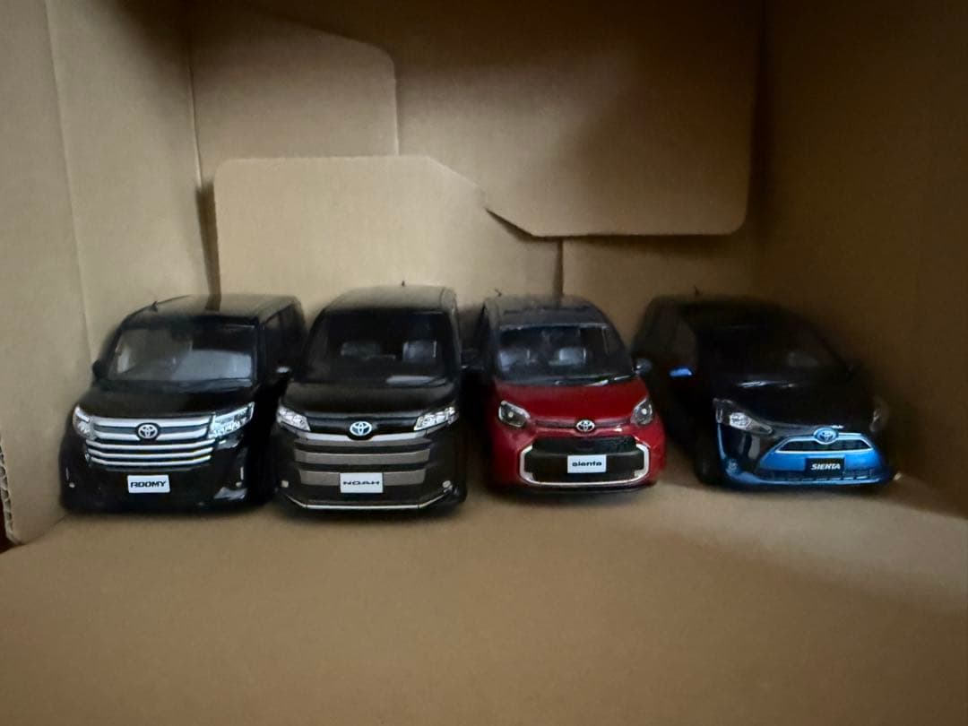 ア*ァ様 トヨタカラーサンプル　 4台セット