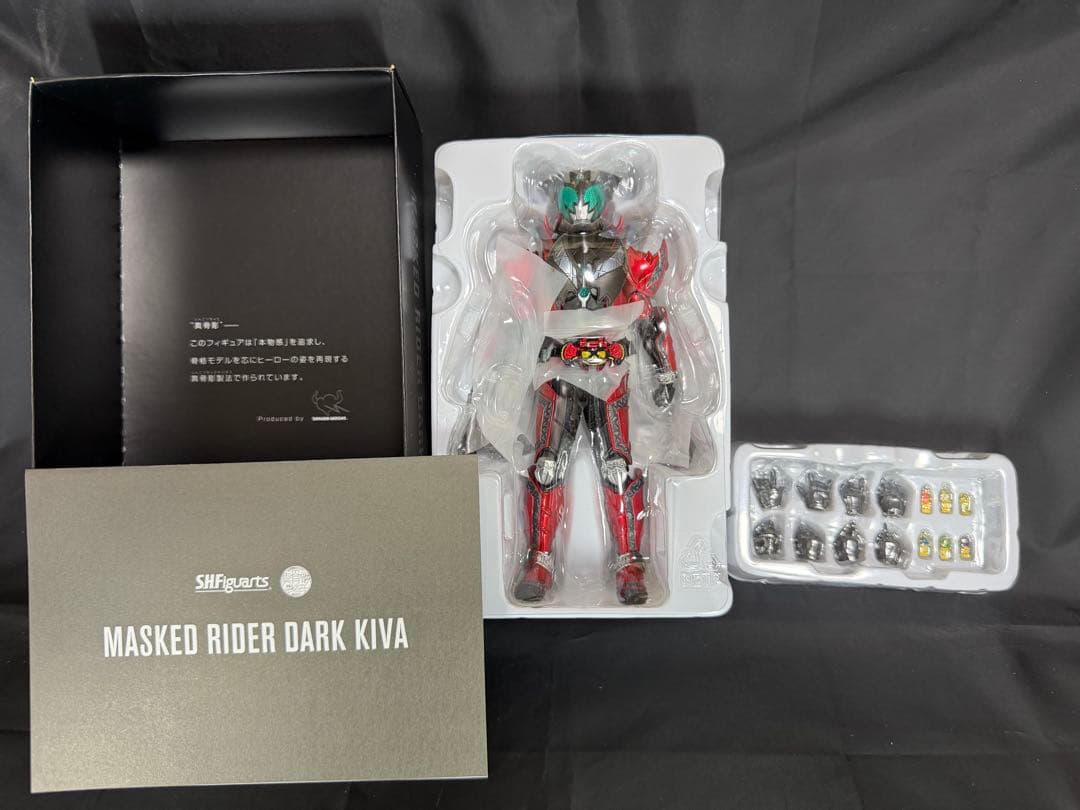 S.H.フィギュアーツ 真骨彫 仮面ライダーキバ エンペラーフォーム＋ダークキバ