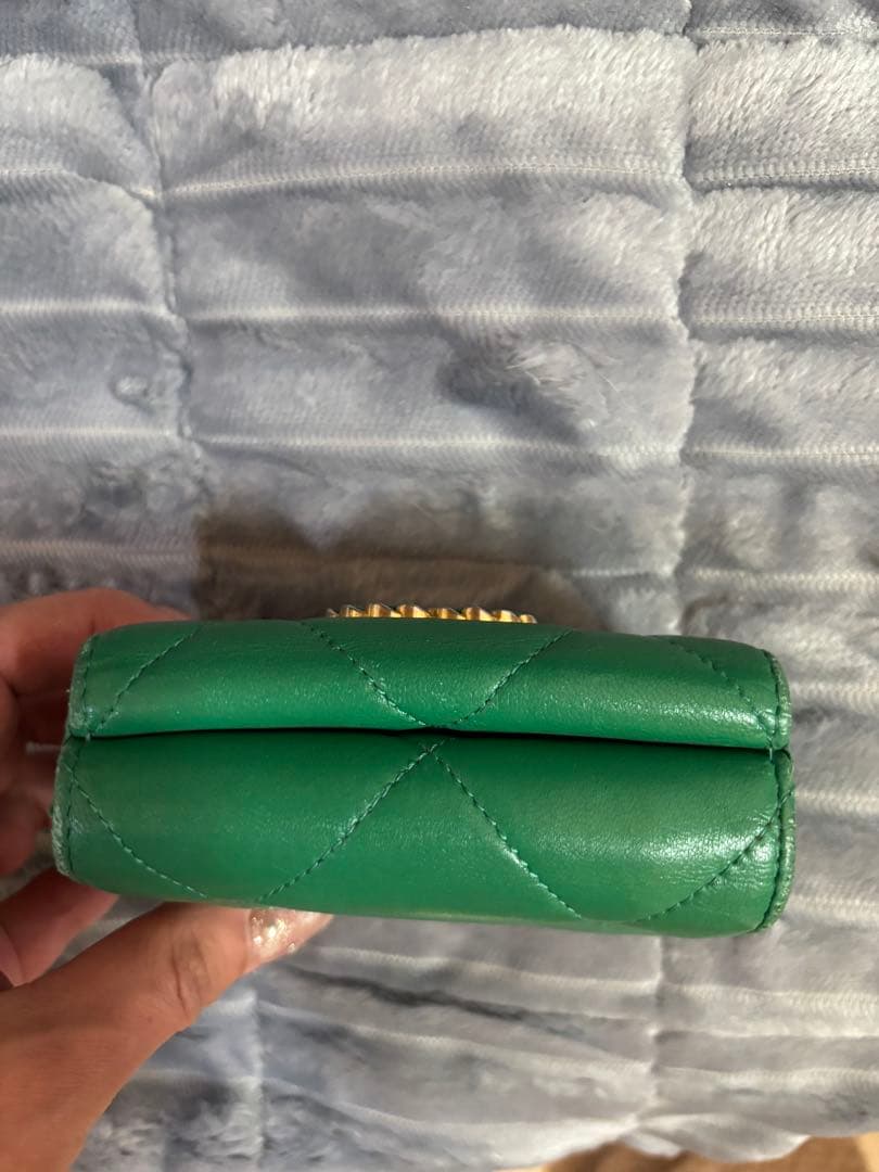 CHANEL シャネル　19三つ折り財布　ディズヌフ