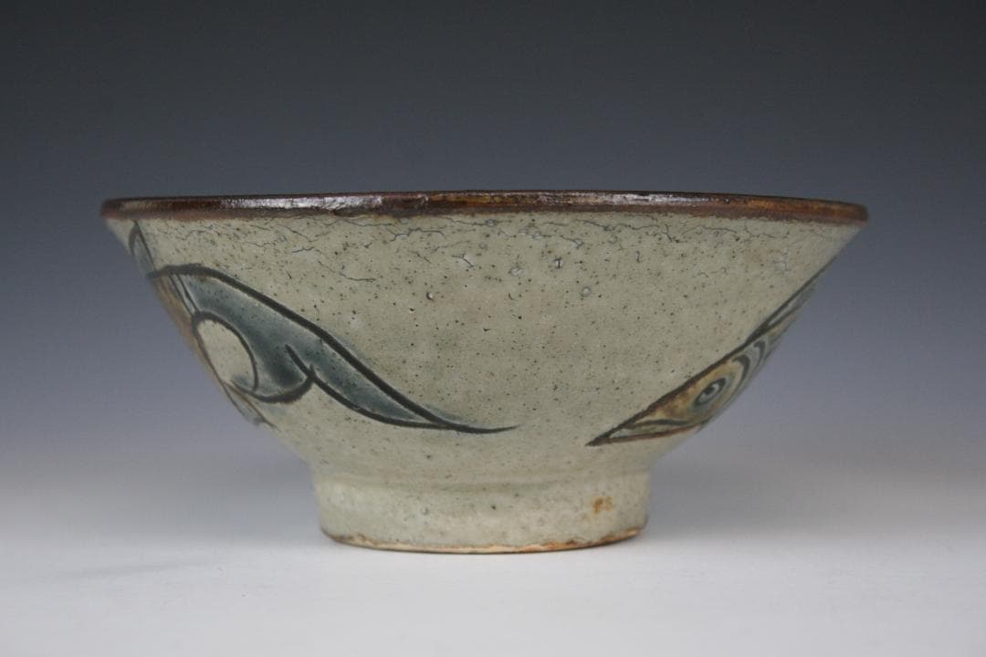 壺屋焼 人間国宝 金城次郎 作　魚文五寸マカイ（重ね焼）