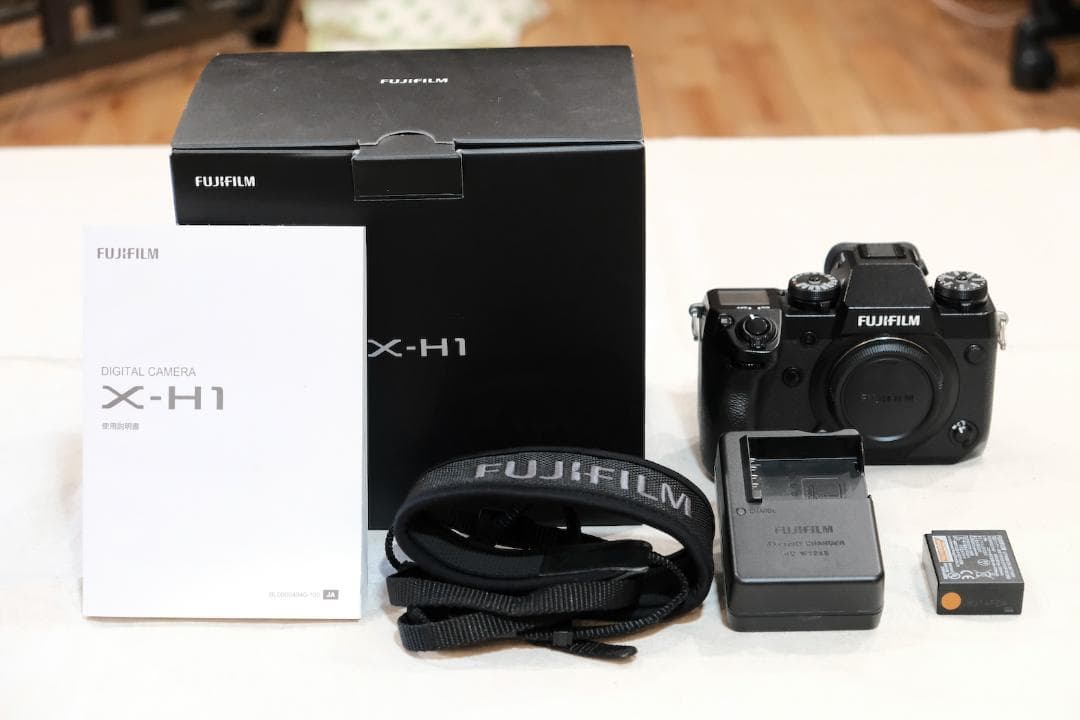 【美品】［ショット数28］ FUJIFILM X-H1ボディ ミラーレス一眼