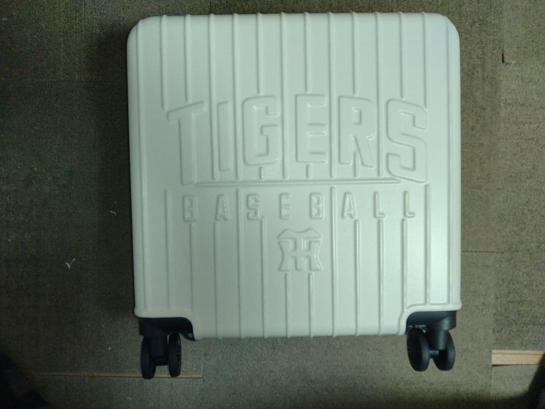 阪神タイガース　ダイヤモンドプラス特典　スーツケース