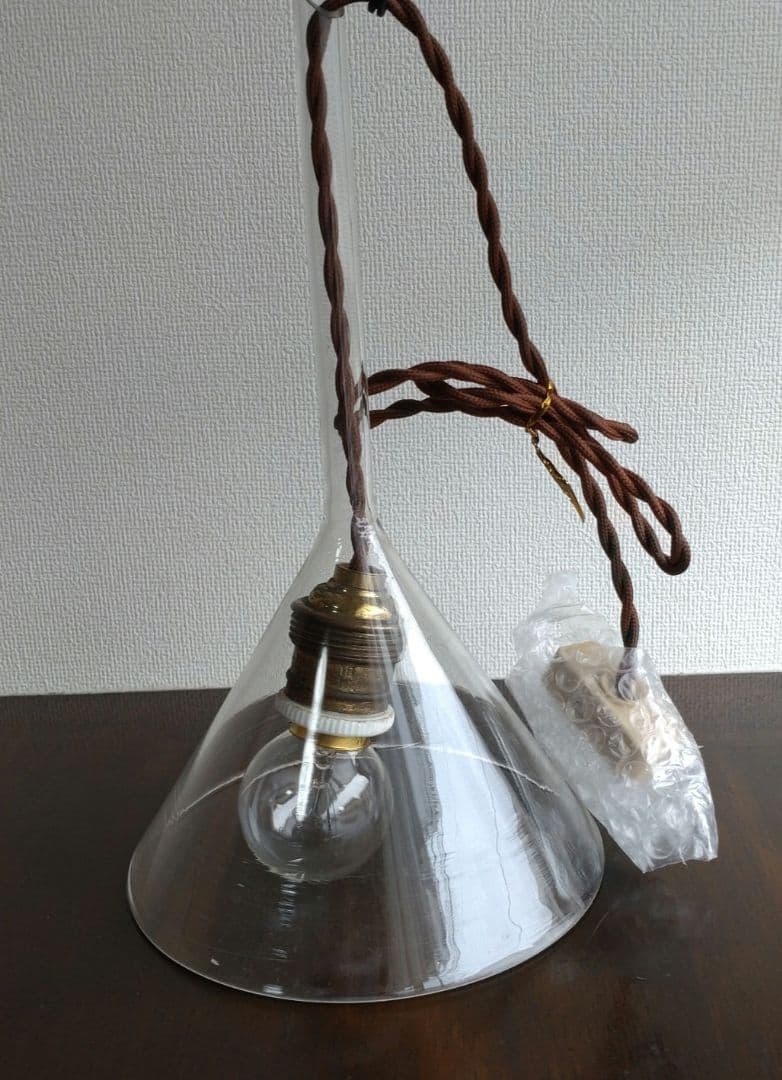 ガラス漏斗のペンダントライト