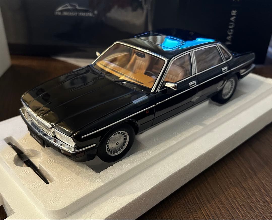 【新品】全開閉 Almost Real 1/18 ジャガー XJ40 XJ6 黒