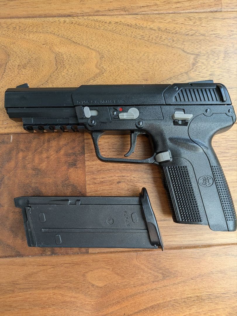 東京マルイ　FN5-7　FNファイブセブン ガスブローバックガン