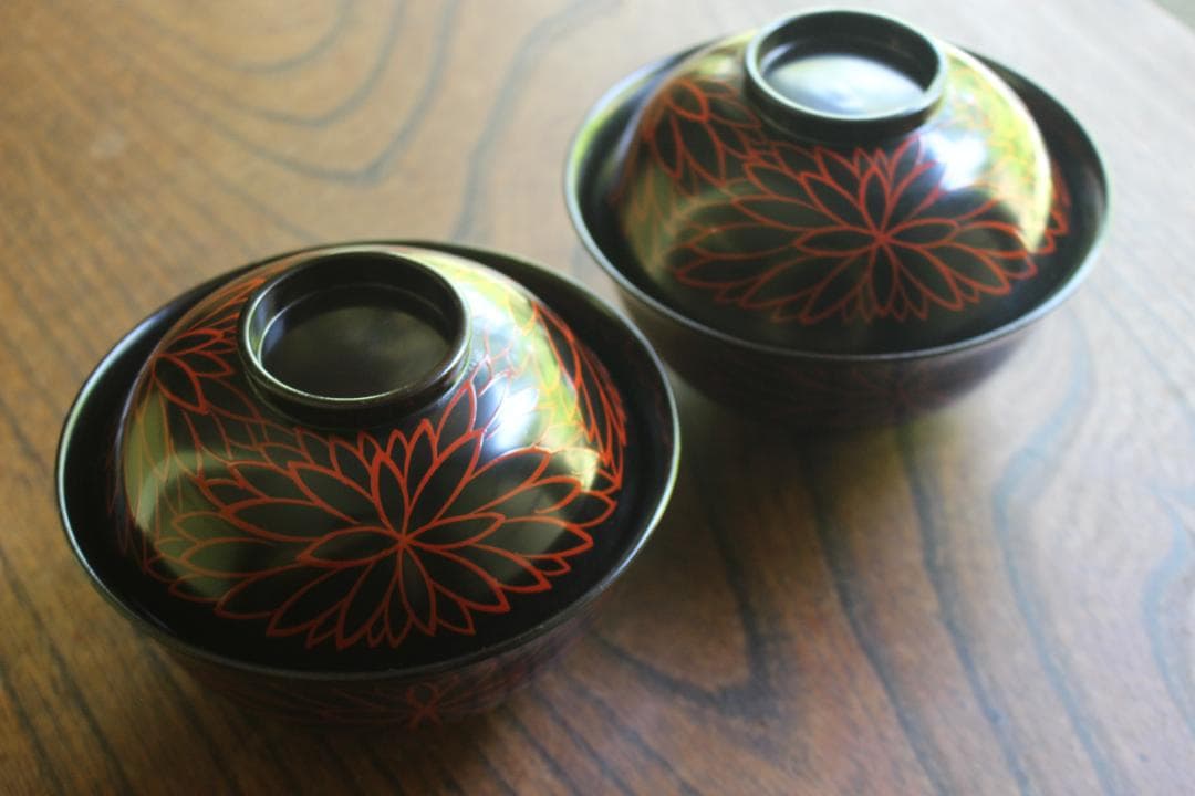 極小傷有！時代黒漆に風情ある朱漆菊文の映えるお椀2点（検輪島塗懐石椀蒔絵椀