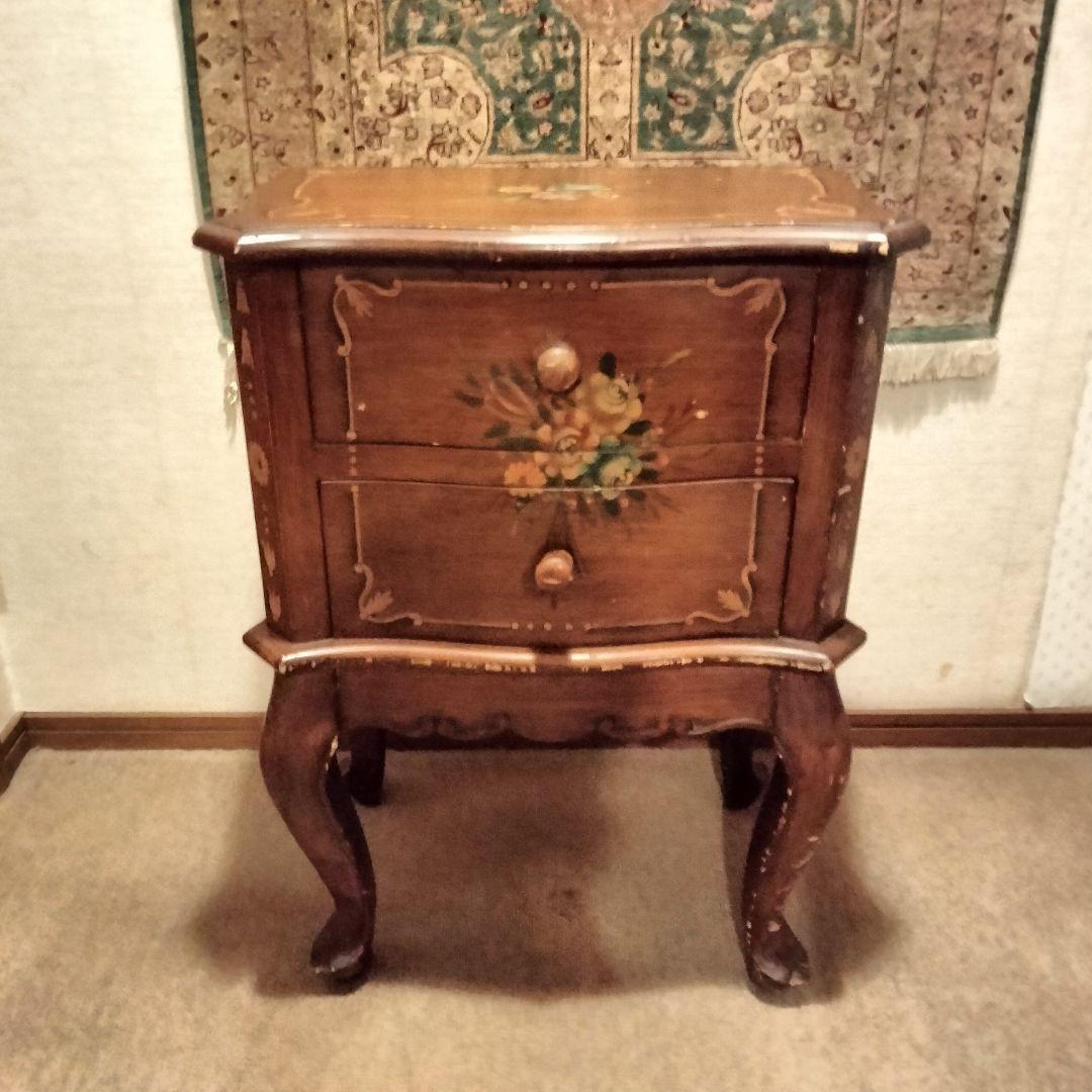ヨーロッパアンティーク花柄ペイントの木製サイドテーブルチェスト