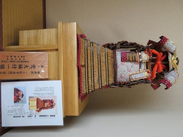 国宝楯無鎧（小桜韋威鎧兜大袖付）菅田天神社認定限定品　大きさ２分の１