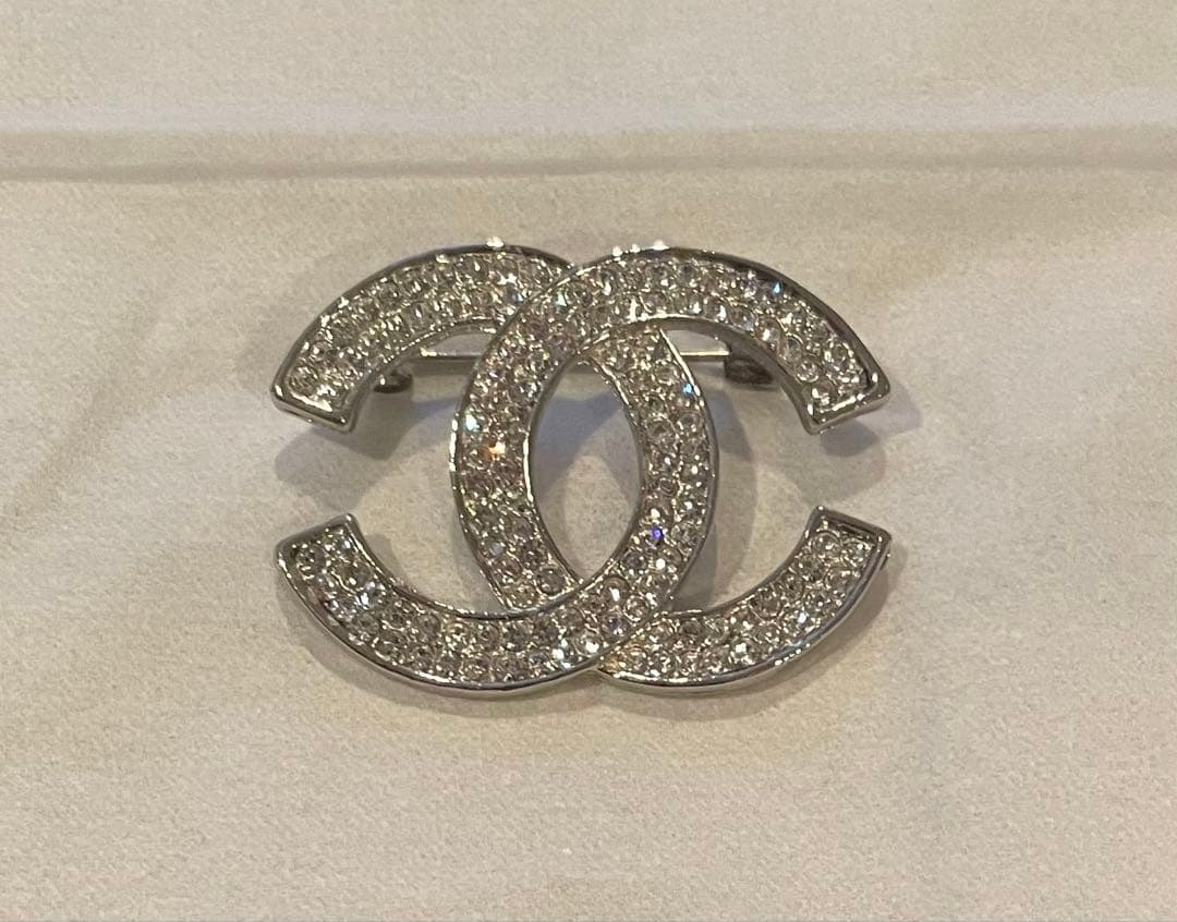 CHANEL ロゴブローチ シルバー