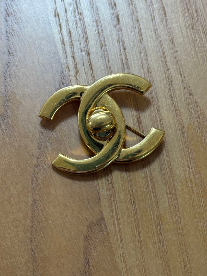 シャネル　ブローチ　ゴールド